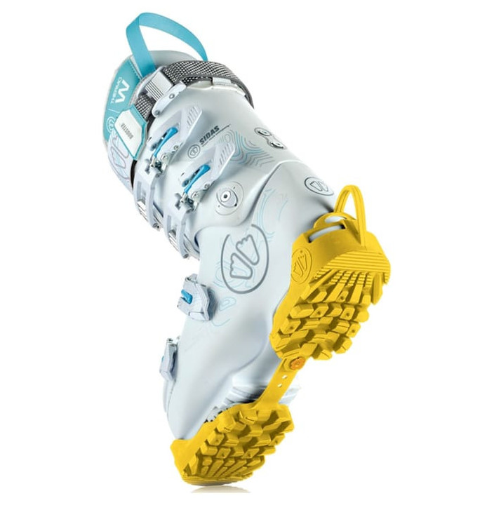 SKI BOOTS TRACTION