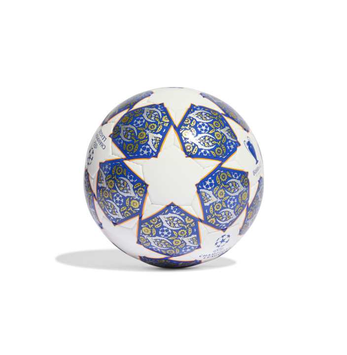 UCL PRO SAL IS