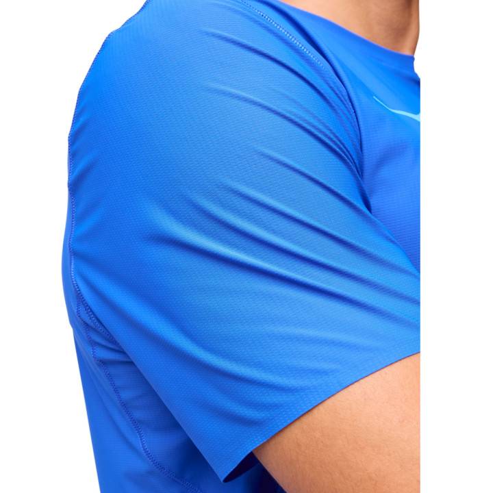 AIR. RUNSHORT SLEEVE
