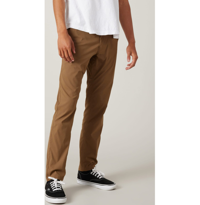 EVERYWHERE FEATHRLT CHINO PANT