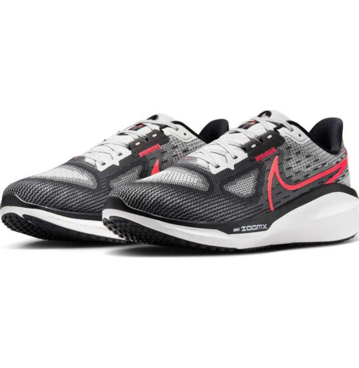 NIKE VOMERO 17