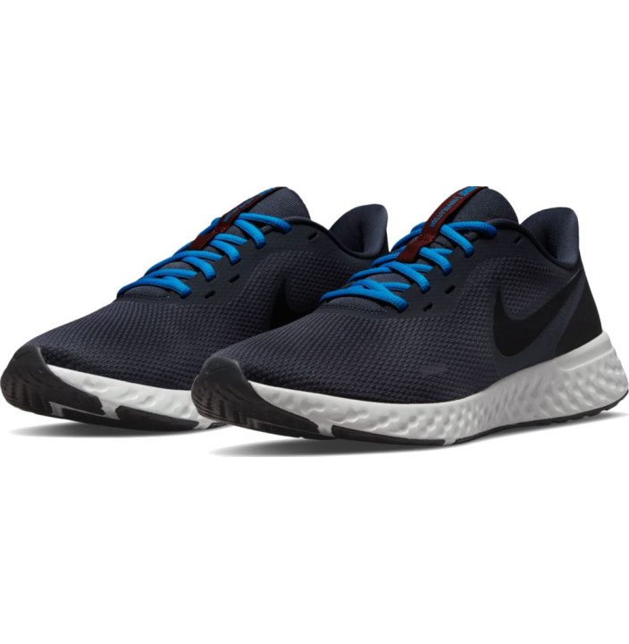 NIKE REVOLUTION 5