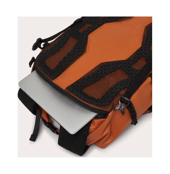 ROAD TRIP TERRAIN 25L RC PACK