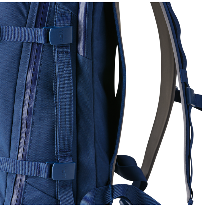 CROSSROADS BACKPACK 27L