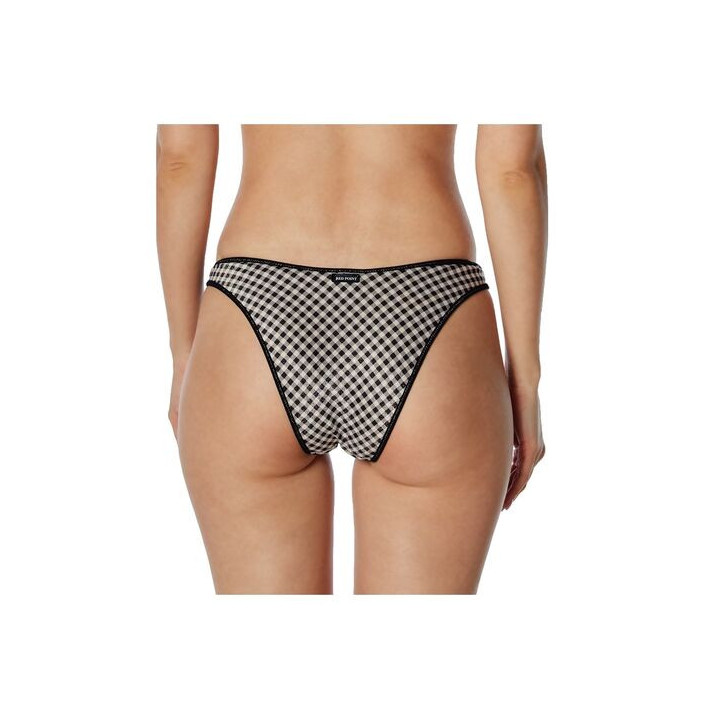 ALDANA BRASILEÑA ESCOTADA