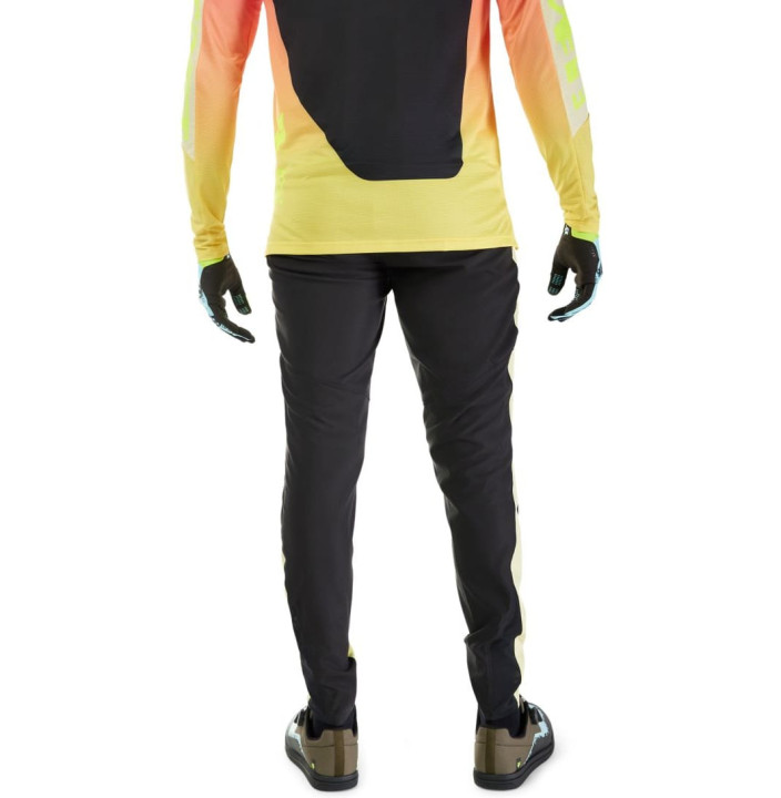 FLEXAIR PANT ELEVATED