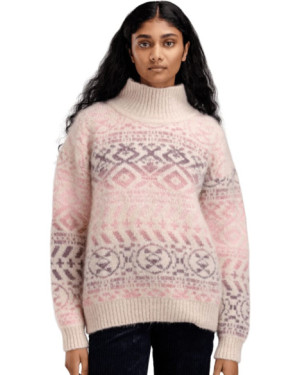 HIGHLAND FEMININE SWEATER