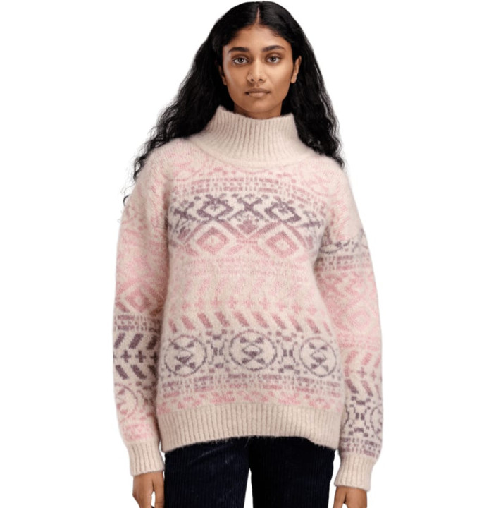 HIGHLAND FEMININE SWEATER