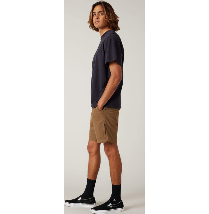 EVRYWHERE FEATHRLT CHINO SHORT