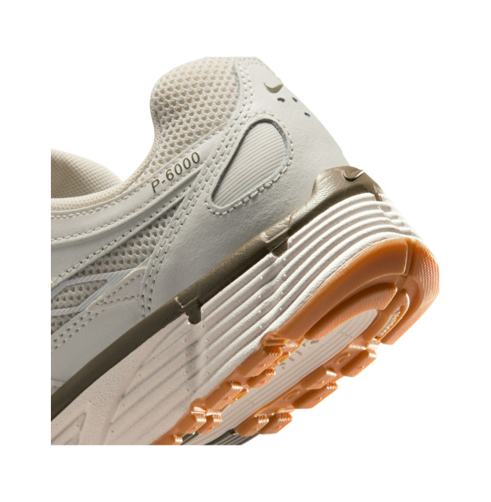 W NIKE P-6000