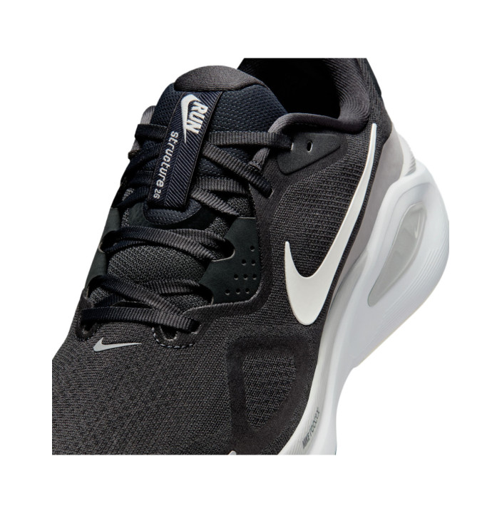 NIKE STRUCTURE 26