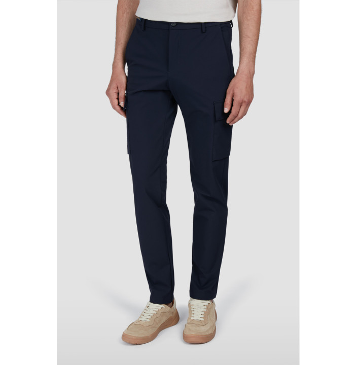 DYNAMIC CARGO TROUSERS IN LIGHTWEIGHT TECHNICAL FABRIC
