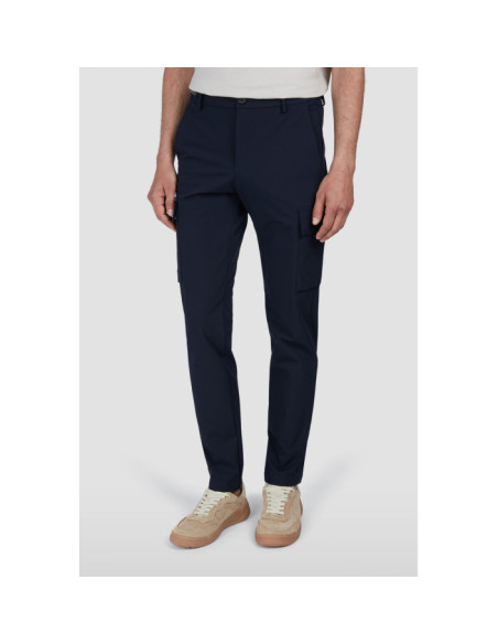 DYNAMIC CARGO TROUSERS IN LIGHTWEIGHT TECHNICAL FABRIC