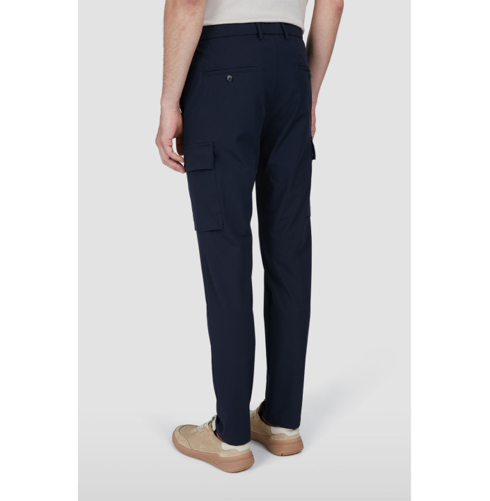 DYNAMIC CARGO TROUSERS IN LIGHTWEIGHT TECHNICAL FABRIC