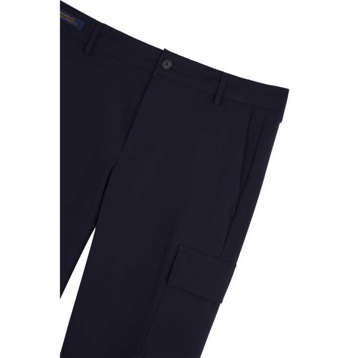 DYNAMIC CARGO TROUSERS IN LIGHTWEIGHT TECHNICAL FABRIC