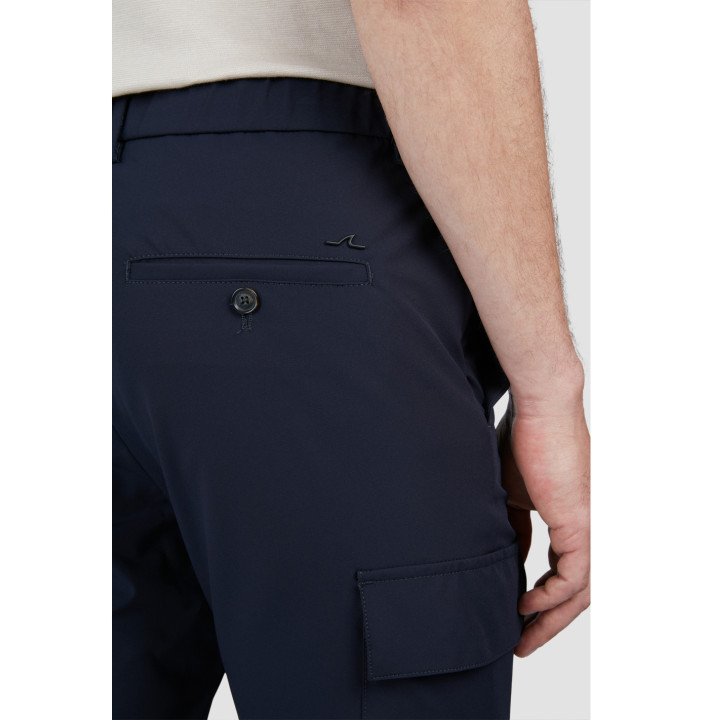 DYNAMIC CARGO TROUSERS IN LIGHTWEIGHT TECHNICAL FABRIC