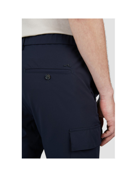 DYNAMIC CARGO TROUSERS IN LIGHTWEIGHT TECHNICAL FABRIC