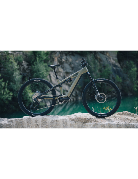 STEREO HYBRID ONE44 HPC TM 800